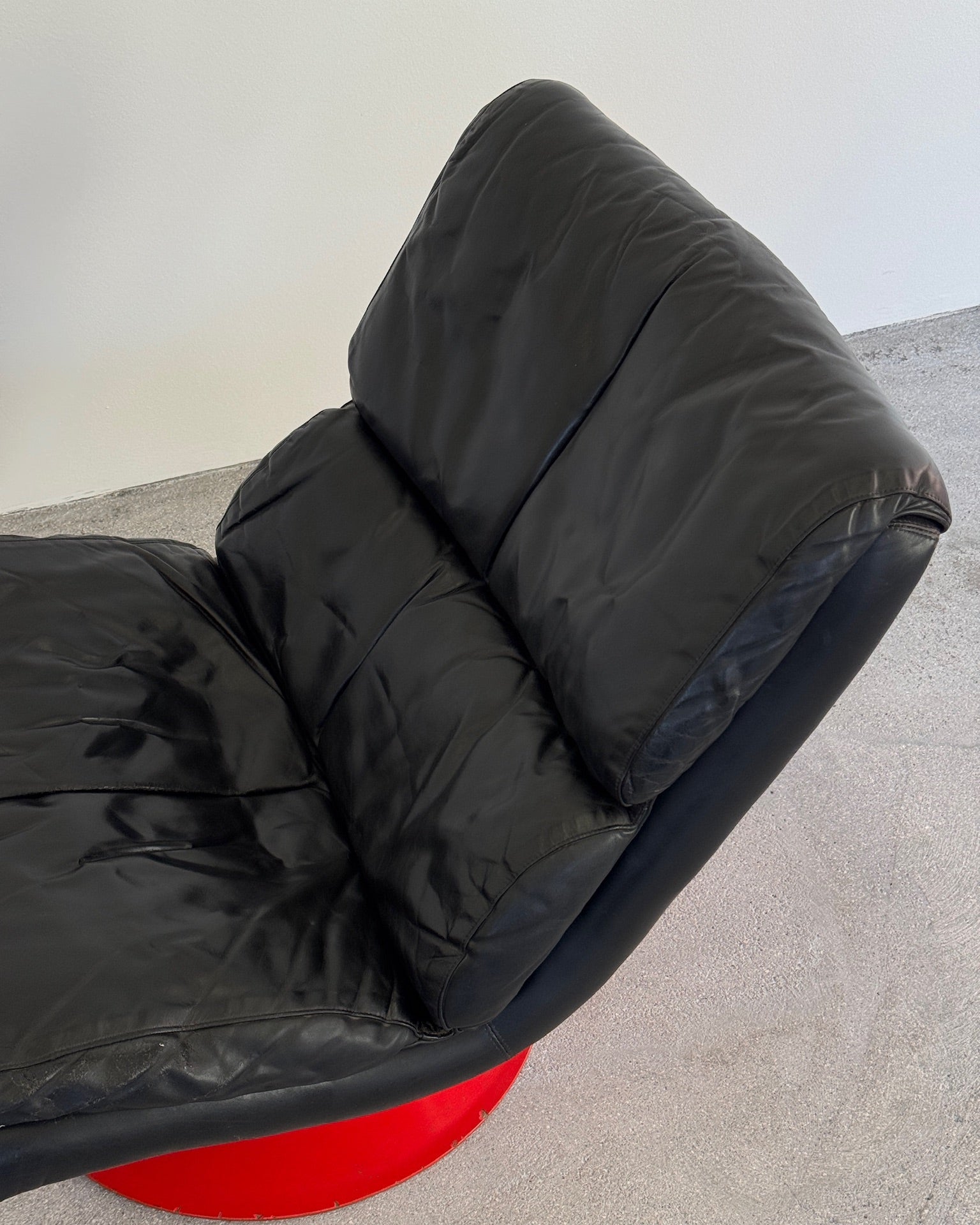 Red Saturnus Lounge Chair by Yrjö Kukkapuro