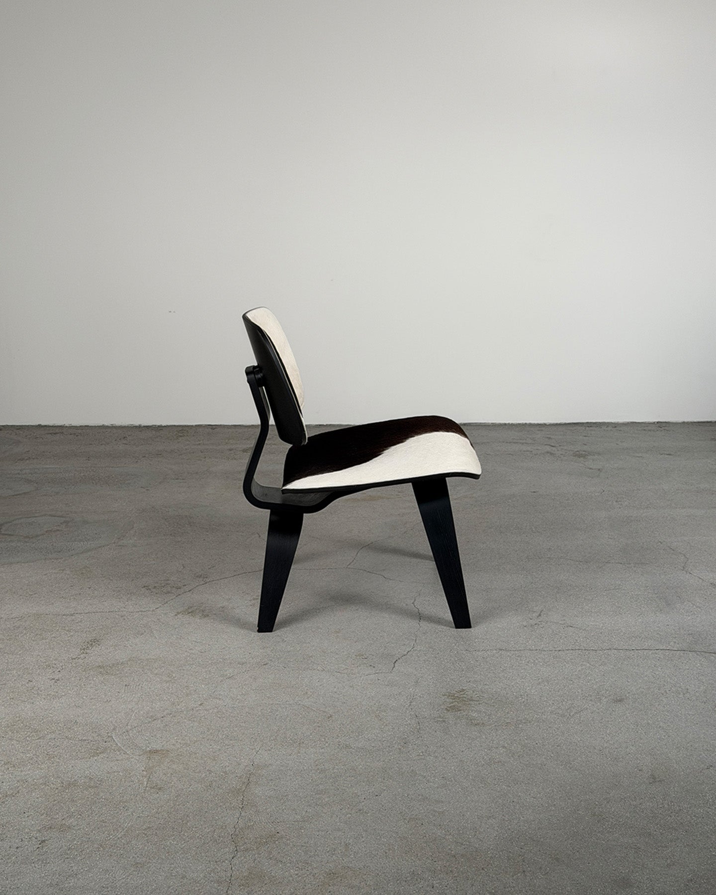 Cowhide 'LCW' Lounge Chair Wood by Charles & Ray Eames for Vitra